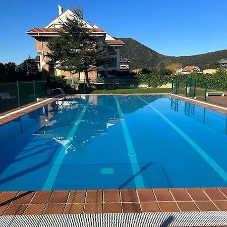 Playa De Berria -Apartamento Con Piscina Y Vistas Al Mar Сантонья Екстер'єр фото