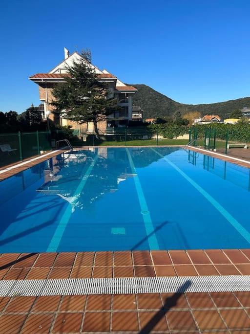 Playa De Berria -Apartamento Con Piscina Y Vistas Al Mar Сантонья Екстер'єр фото