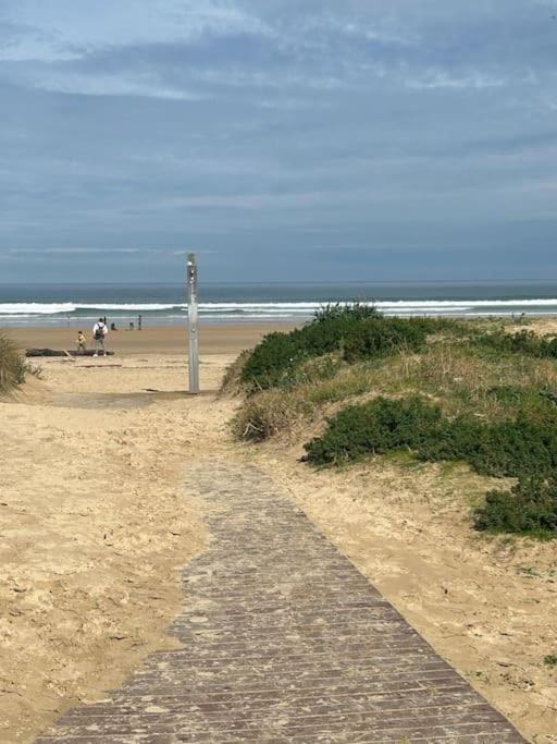 Playa De Berria -Apartamento Con Piscina Y Vistas Al Mar Сантонья Екстер'єр фото