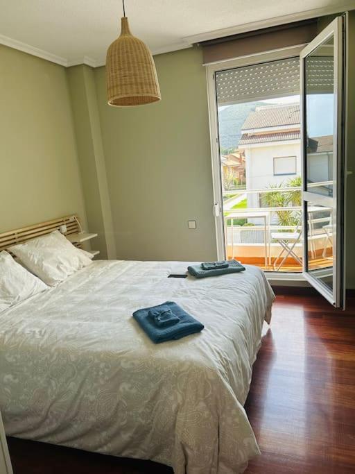 Playa De Berria -Apartamento Con Piscina Y Vistas Al Mar Сантонья Екстер'єр фото