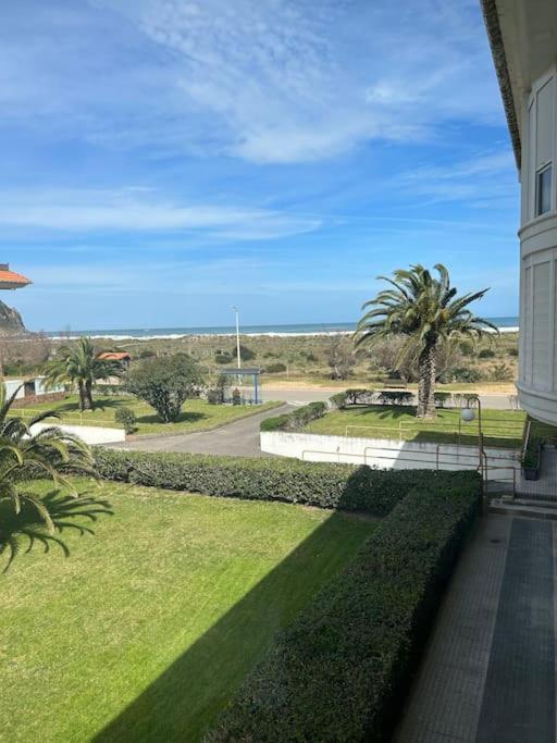Playa De Berria -Apartamento Con Piscina Y Vistas Al Mar Сантонья Екстер'єр фото