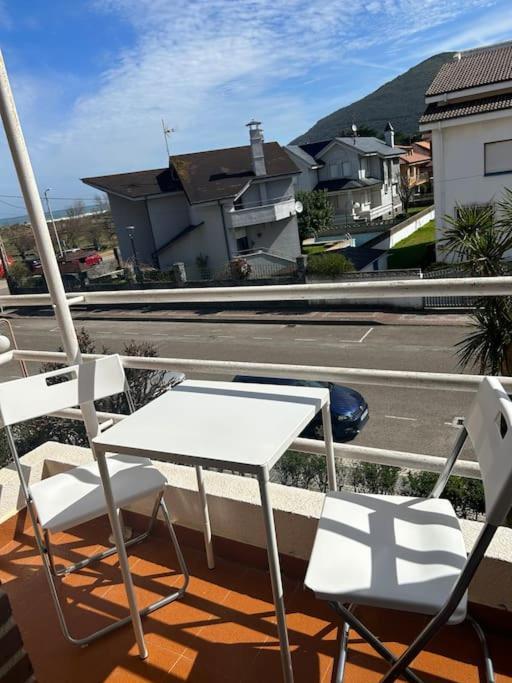 Playa De Berria -Apartamento Con Piscina Y Vistas Al Mar Сантонья Екстер'єр фото