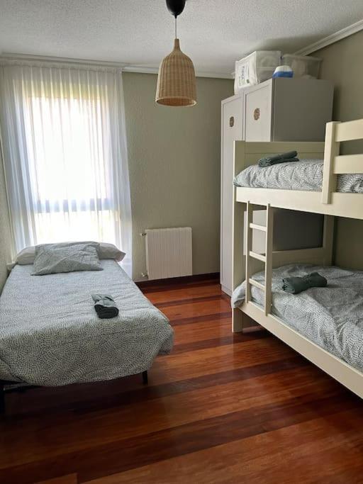 Playa De Berria -Apartamento Con Piscina Y Vistas Al Mar Сантонья Екстер'єр фото